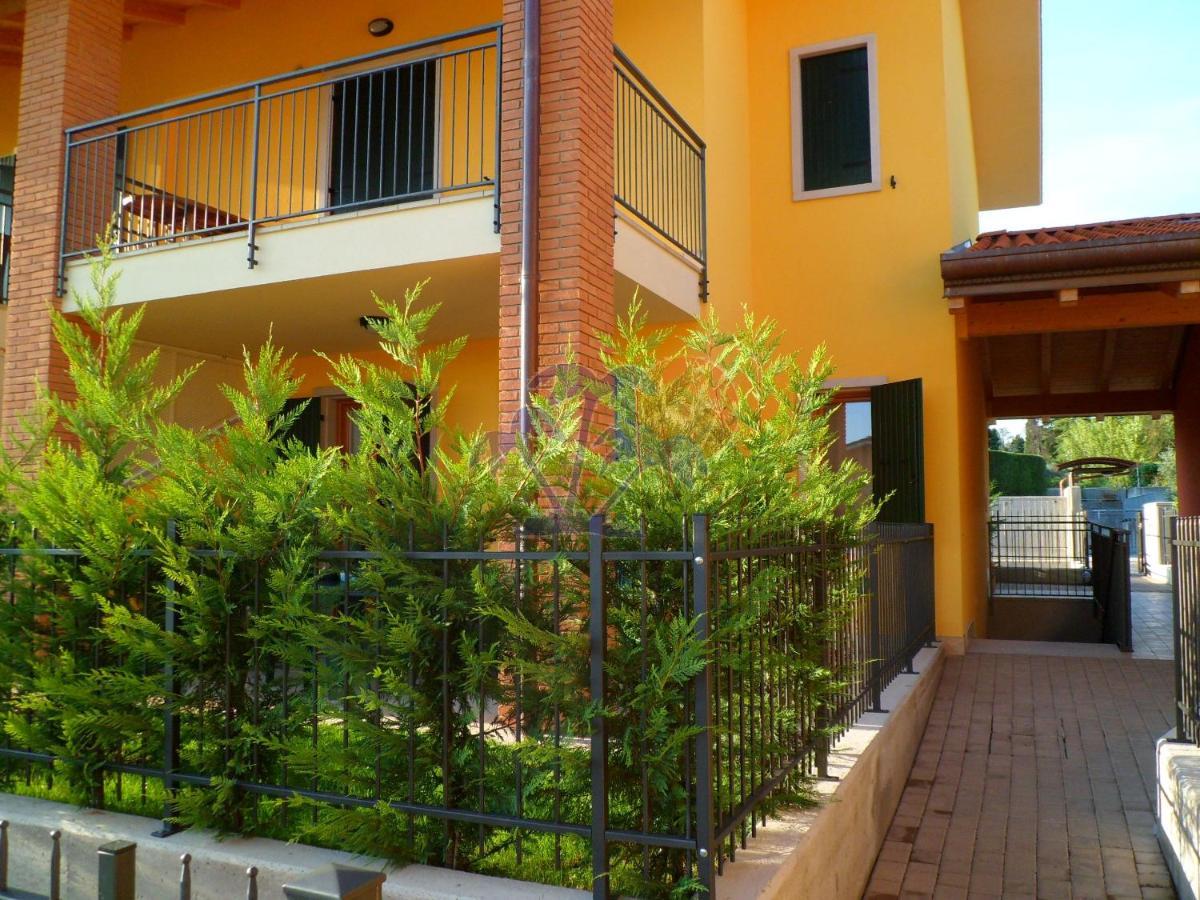 Appartamenti Gli Olmi Lazise Bagian luar foto